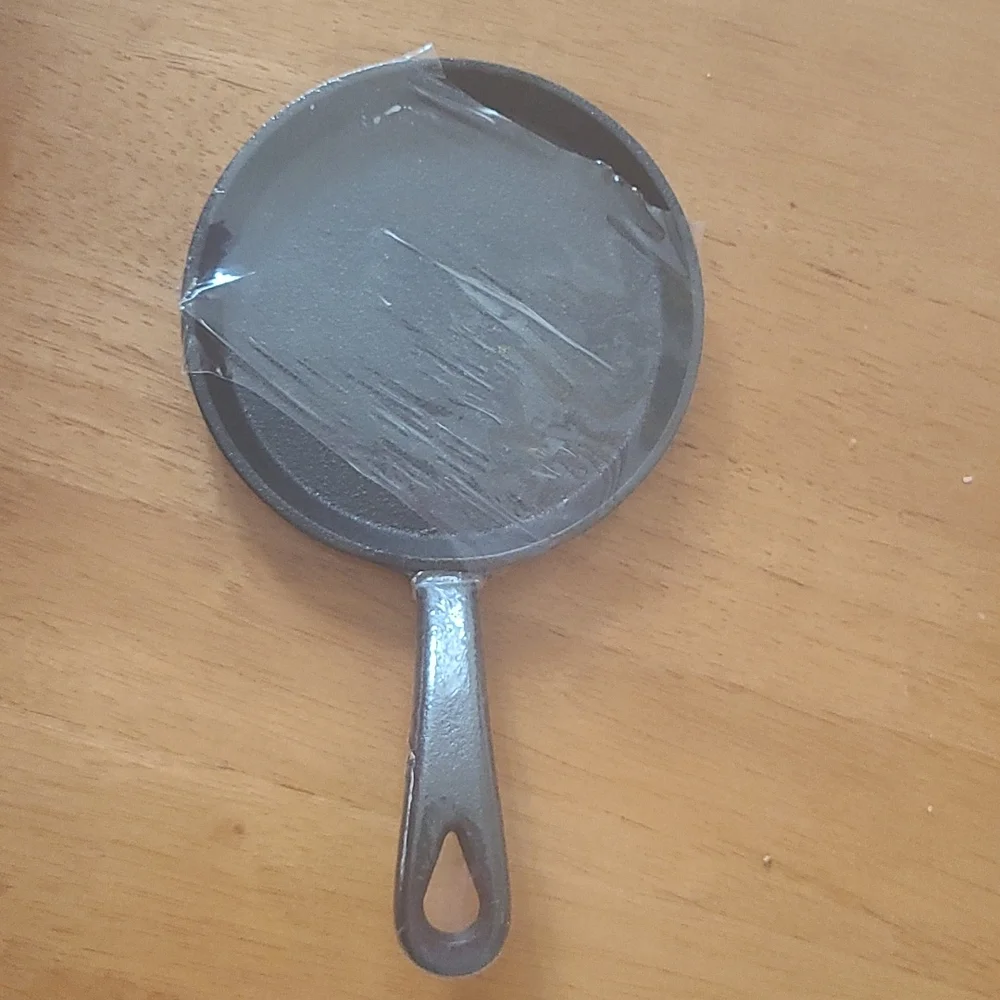 Cast Iron Skillet NWT